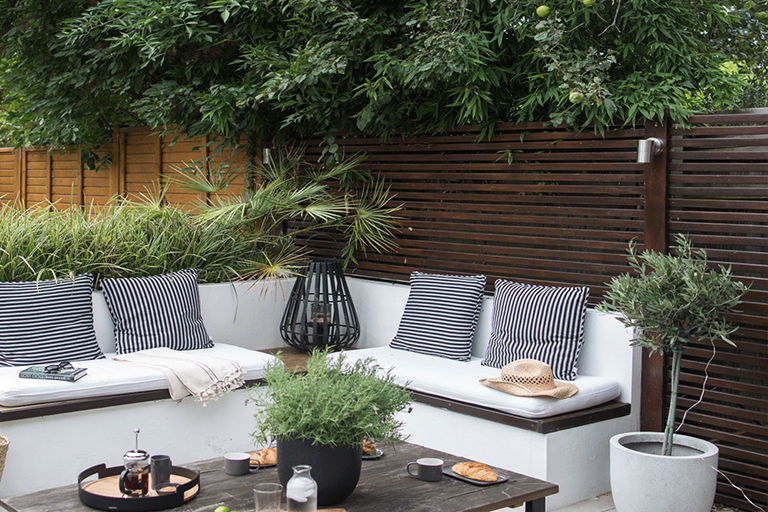 結構化的種植植物花園改變了人們不喜歡的室外空間