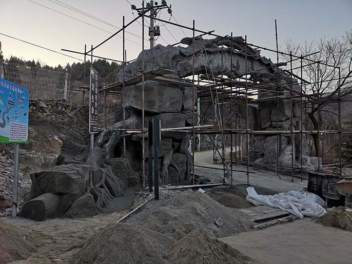 仿真樹大門.jpg 仿真樹大門