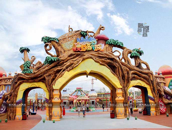 仿真樹大門.jpg 仿真樹大門