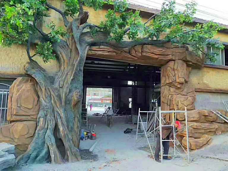 仿真樹大門.jpg 仿真樹大門