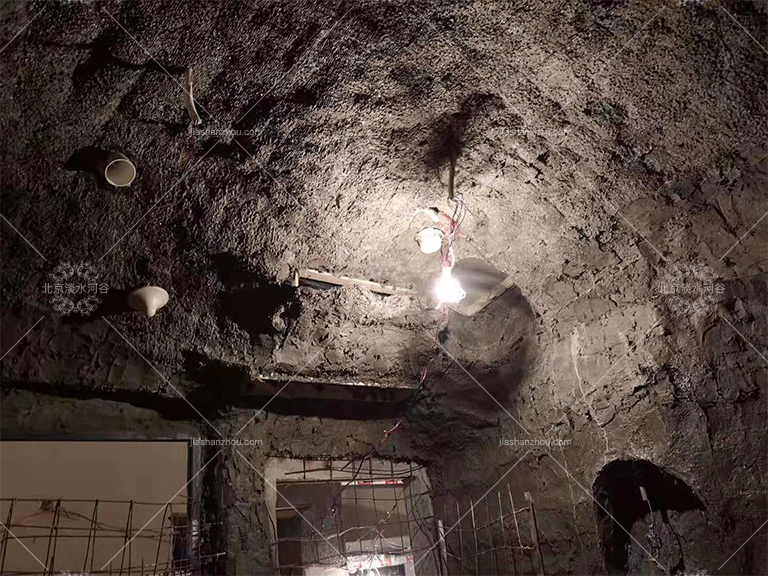 山洞住人.jpg 山洞住人