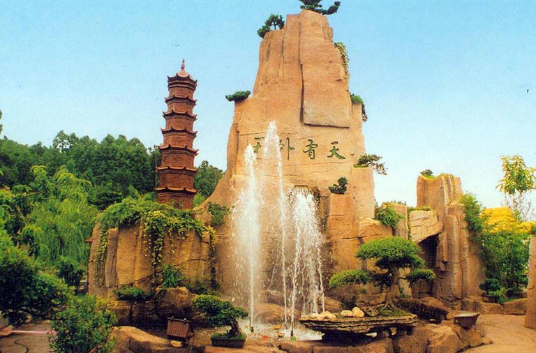 大型塑石假山施工隊(duì).jpeg 大型塑石假山施工隊(duì)