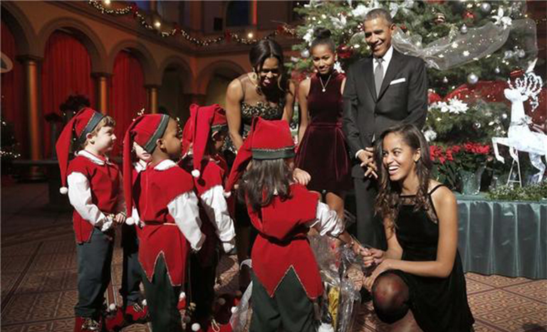 奧巴馬和假日樹.jpg 奧巴馬和假日樹