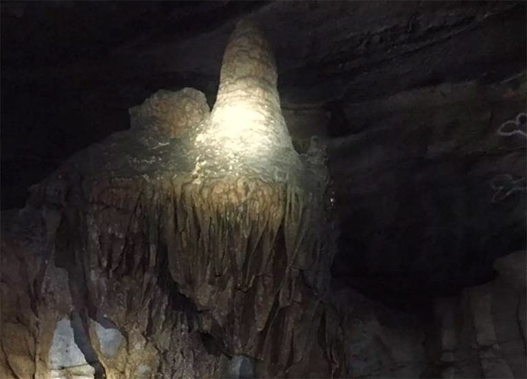 達德縣霍華德瀑布洞穴.jpg 達德縣霍華德瀑布洞穴