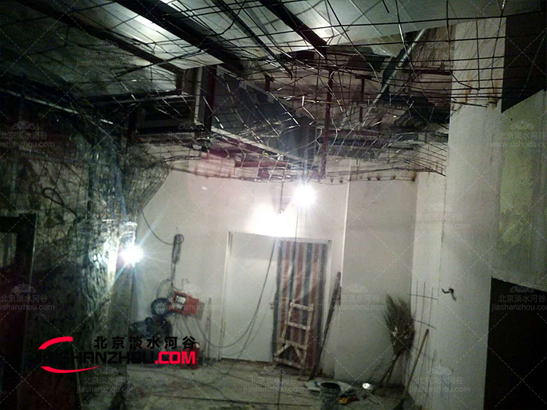 洞穴式鹽療咖啡廳.jpg 洞穴式鹽療咖啡廳