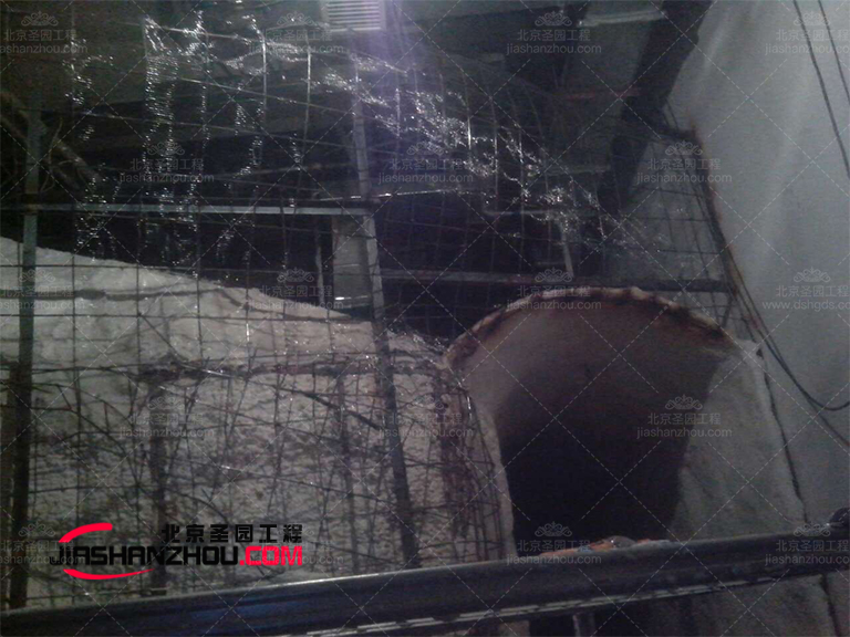 山洞衛(wèi)生間.jpg 山洞衛(wèi)生間