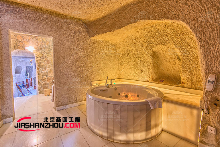 洞穴浴室.jpg 洞穴浴室