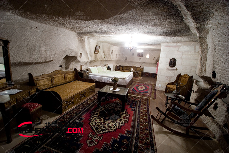 洞穴轟趴館.jpg 洞穴轟趴館