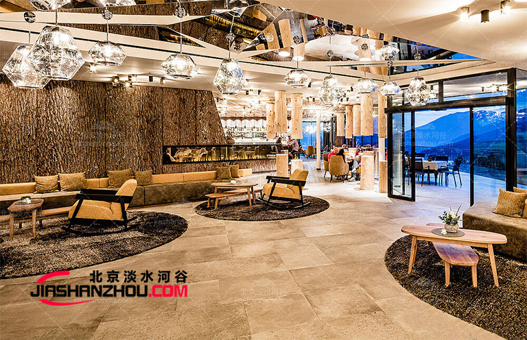 仿真樹(shù)皮酒店.jpg 仿真樹(shù)皮酒店.jpg