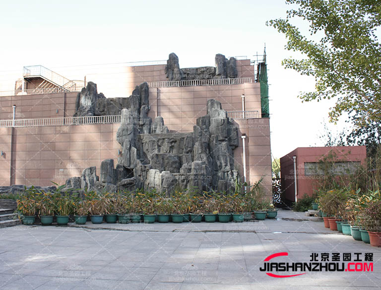 仿真假山.jpg 仿真假山.jpg