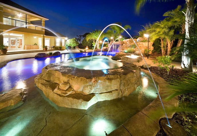 水泥假山.jpg 水泥假山.jpg