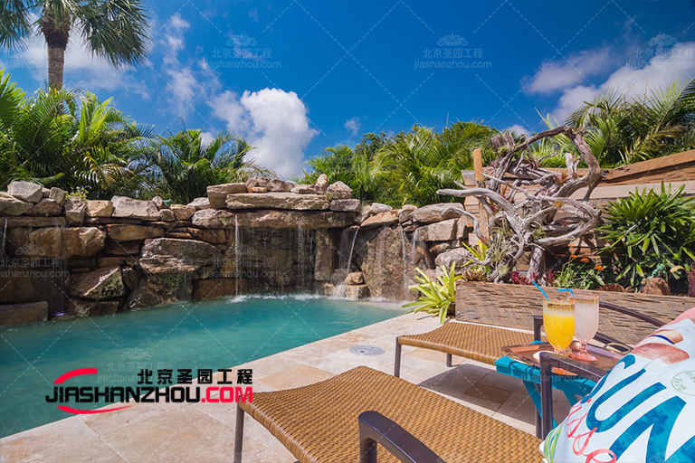 仿真假山.jpg 仿真假山.jpg