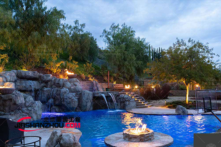 仿真假山.jpg 仿真假山.jpg